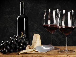 Vinho caseiro de uva preta