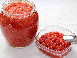 Przepis na adżikę bez chrzanu
