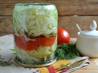 Cum să murăm varza sub capacele de fier