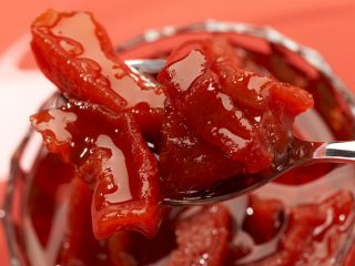 Cómo cocinar mermelada de membrillo en rodajas.