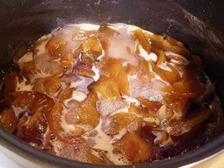 Cómo hacer mermelada de membrillo en una olla de cocción lenta.