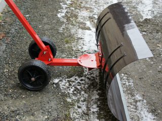 Sneeuwschuif op wielen