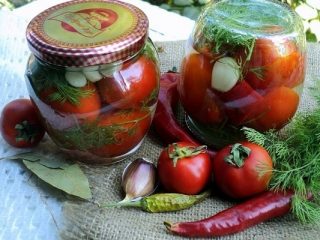 Mainit na kamatis para sa taglamig