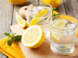 Agua con limón para adelgazar: reseñas y recetas.