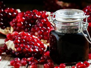 Pomegranate jam na may mga binhi