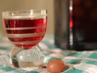 Liquore all'uva spina fatto in casa: 5 ricette