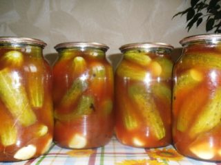 Cetrioli in scatola con ketchup al peperoncino per l'inverno: ricette per il decapaggio e il sottaceto in un barattolo da un litro