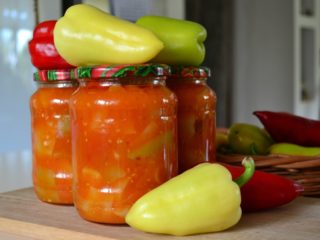 Ardei Kuban pentru iarnă cu pătrunjel: rețete simple pentru preparate, salate și gustări