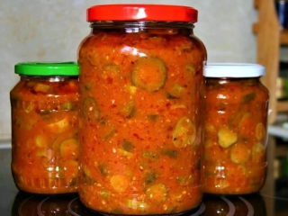 Paano magluto ng cucumber salad para sa taglamig